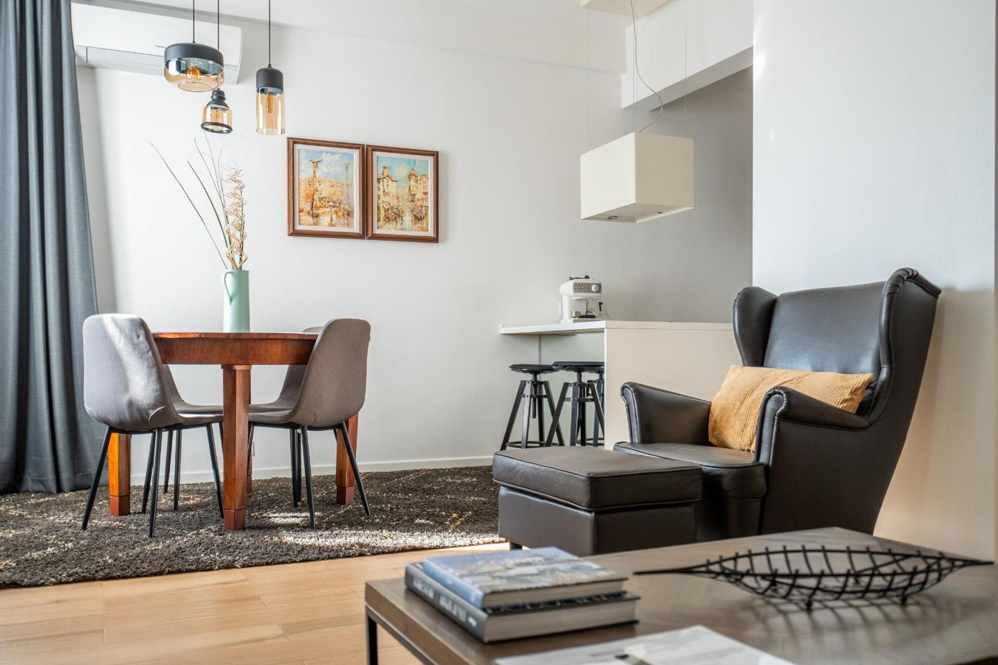 Elegant Getaway Near Iconic Eagles' Bridge Διαμέρισμα *